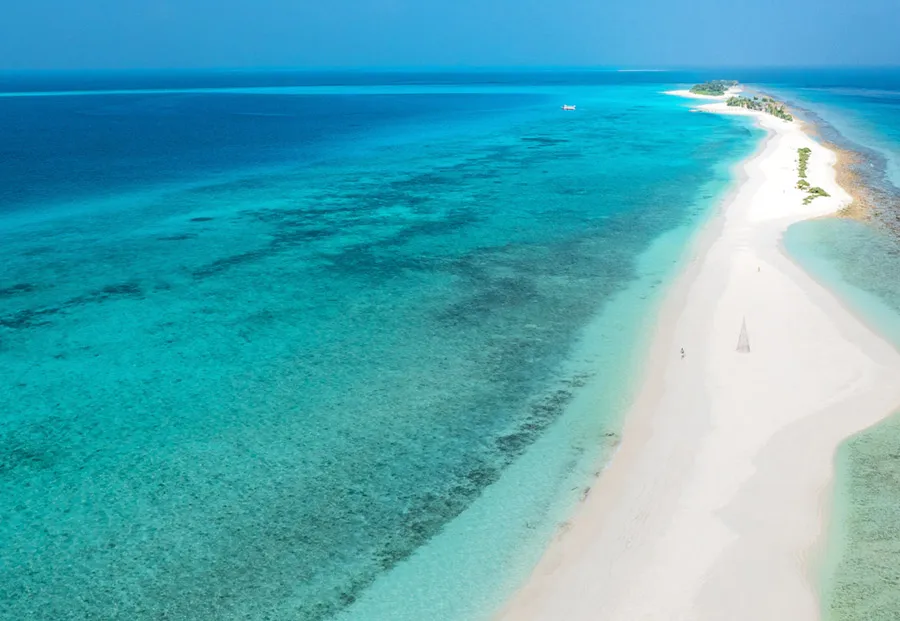 sandbank of finolhu with turquoise water