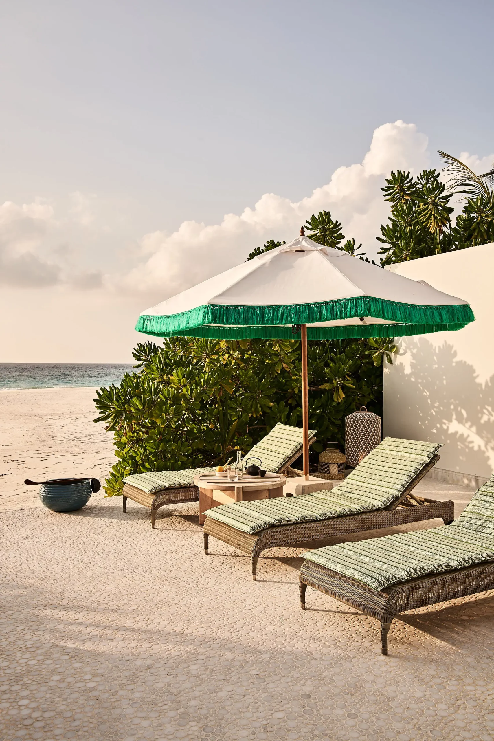 terrace of the fehi spa with relaxation loungers with beach access