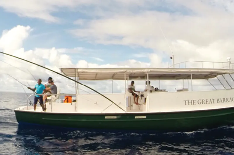 Angler auf einem Bootsauslug auf den Malediven